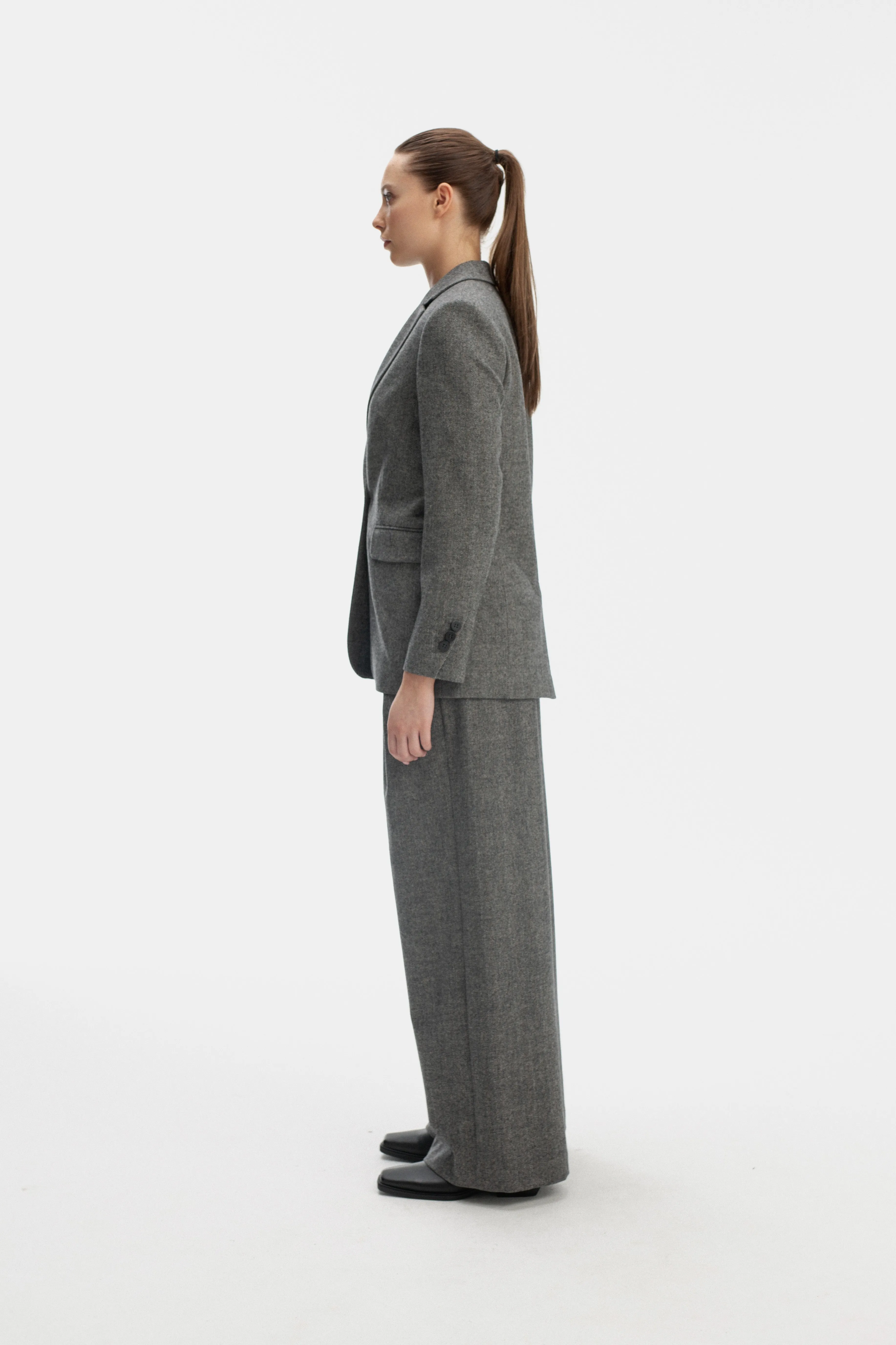 SINGLE BUTTON STRAIGHT GREY BLAZER